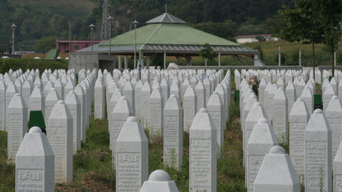 Srebrenica-Potočari_Memorial_Center_2008